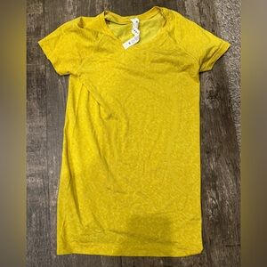 Lululemon Athletica Yellow Short Sleeve Tee